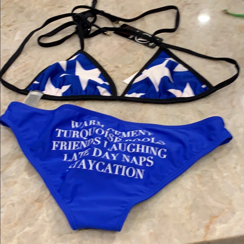 NWT WILDFOX bikini! Size medium.